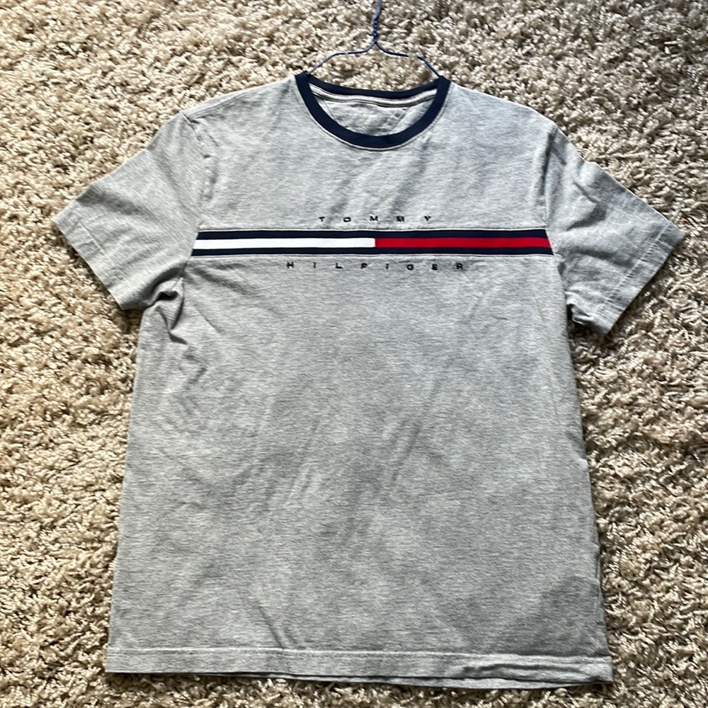 Tommy Hilfiger Mens T-shirt.  Grey.  Size L.